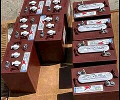 Batterie Trojan 6 volts. Inverter, panneaux solaires