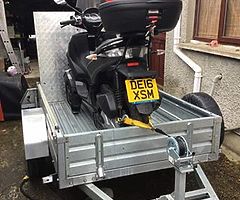 Pisggio MP3 300cc three wheeler and trailer