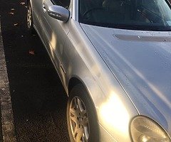 Mercedes Benz E200