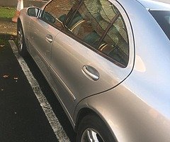 Mercedes Benz E200