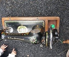Singer sewing machine - Image 4/10