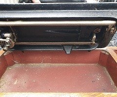 Singer sewing machine - Image 6/10