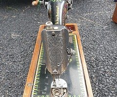 Singer sewing machine - Image 9/10