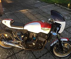 Triumph triple 900 Cafe Racer