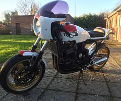 Triumph triple 900 Cafe Racer