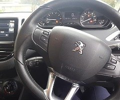 Peugeot 208 - Image 6/10
