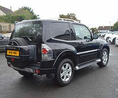 2012 Mitsubishi Shogun - Image 4/10
