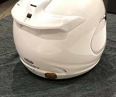 ARAI DIAMOND WHITE CHASER-V HELMET
SIZE MED (57)