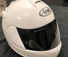 ARAI DIAMOND WHITE CHASER-V HELMET
SIZE MED (57)