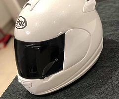 ARAI DIAMOND WHITE CHASER-V HELMET
SIZE MED (57) - Image 4/4