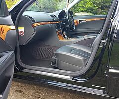 Mercedes e200 facelift black edition 2006 - Image 9/10