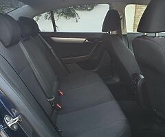 Volkswagen Passat - Image 8/10
