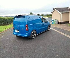 Very good van very clean van 6 gear  reverse camera air conditioning and sat nav 80,000 miles - Image 6/10