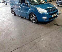 Very good van very clean van 6 gear  reverse camera air conditioning and sat nav 80,000 miles - Image 7/10