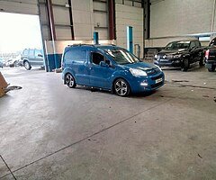 Very good van very clean van 6 gear  reverse camera air conditioning and sat nav 80,000 miles - Image 9/10