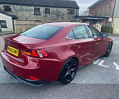 2016 Lexus IS 300 - Image 3/10