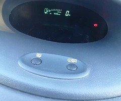 TOYOTA YARIS 1.0 LT
2002