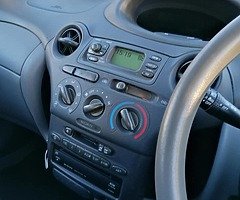 TOYOTA YARIS 1.0 LT
2002 - Image 10/10