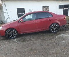 VW Jetta 1.6 Breaking
