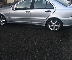 Mercedes C200 Automatic - Image 4/7
