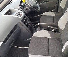 Car - Image 4/10
