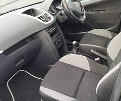 Car - Image 6/10