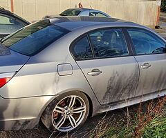04 BMW 520i SE