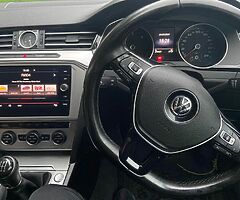 Volkswagen Passat 2015￼ - Image 6/10