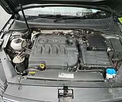 Volkswagen Passat 2015￼ - Image 8/10