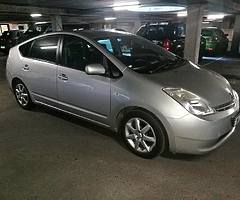 Toyota prius 2006 (1.5 Patrol/hybrid) automatic