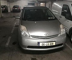 Toyota prius 2006 (1.5 Patrol/hybrid) automatic