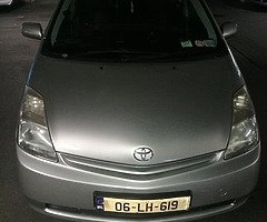 Toyota prius 2006 (1.5 Patrol/hybrid) automatic