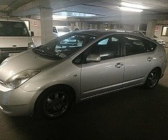 Toyota prius 2006 (1.5 Patrol/hybrid) automatic - Image 4/10