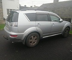 Mitsubishi outlander 7 seater  6 speed manual