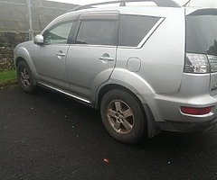 Mitsubishi outlander 7 seater  6 speed manual