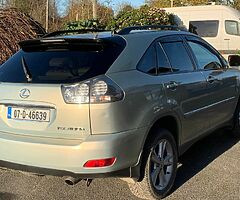 Lexus hybrid - Image 4/9