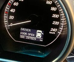 Lexus hybrid - Image 5/9