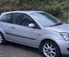 Ford Fiesta ZETEC 1.25 sunroof 3 door.   > READ ADD