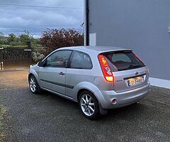 Ford Fiesta ZETEC 1.25 sunroof 3 door.   > READ ADD