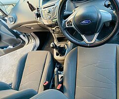 2013 Ford fiesta