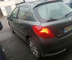 Peugeot 207 1.6 HDI PREMIUM - Image 4/10