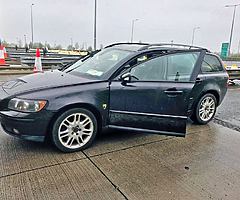 Volvo v50 2.0diesel up for sale !!!