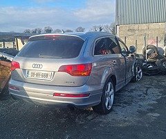 Audi q7 breaking