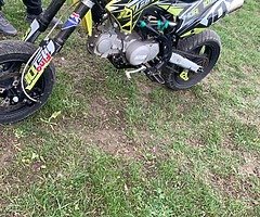 Ten10 140r year 2020 bikes mint 2sets of wheels and a black bell helmit