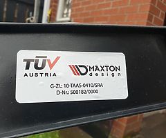 Astra H VXR 06 - 10 gloss black Maxton Designs front splitter