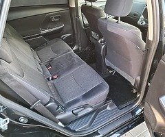 Toyota Prius Alpha 7seater - Image 3/9