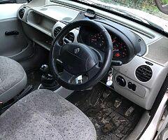 2004 Renault kangoo
Doe 6/22