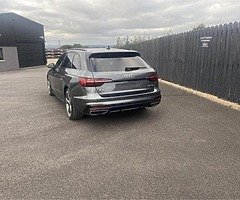 2020 Audi A4 
S-Line Black Edition 35 TDI AVANT - Image 5/8