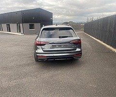 2020 Audi A4 
S-Line Black Edition 35 TDI AVANT - Image 6/8