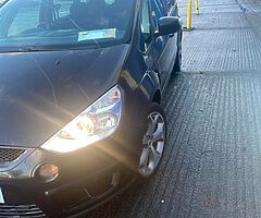 Ford S Max de vânzare sau schimb prețul este 2150 € negociabil ￼